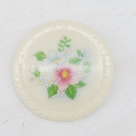 Vintage Avon Spring Bouquet Ceramic Brooch Signed Feminine Spring Flowers EUC - Picture 2 of 5